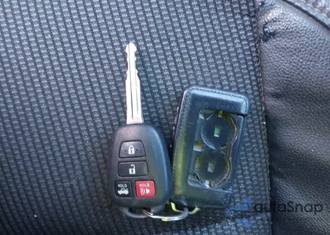 2015 Toyota Corolla S Plus z USA, uszkodzony, nr VIN 2T1BURHE5FC244582